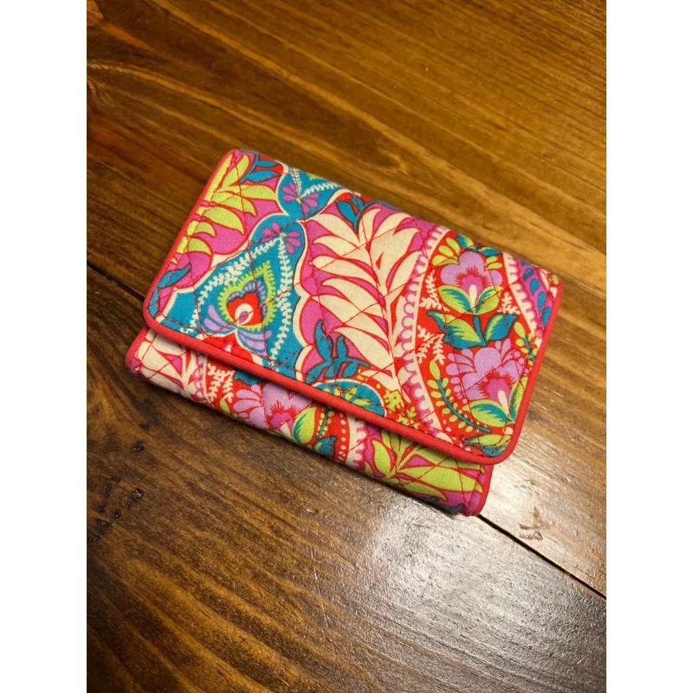 Vera Bradley Trifold Wallet Womens Multicolor Paisley Quilted Excellent
